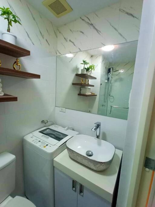 Cozy Studio Unit At Sun Residences Quezon City Exterior foto
